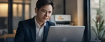 Minh hoạ chủ doanh nghiệp làm việc trên máy tính